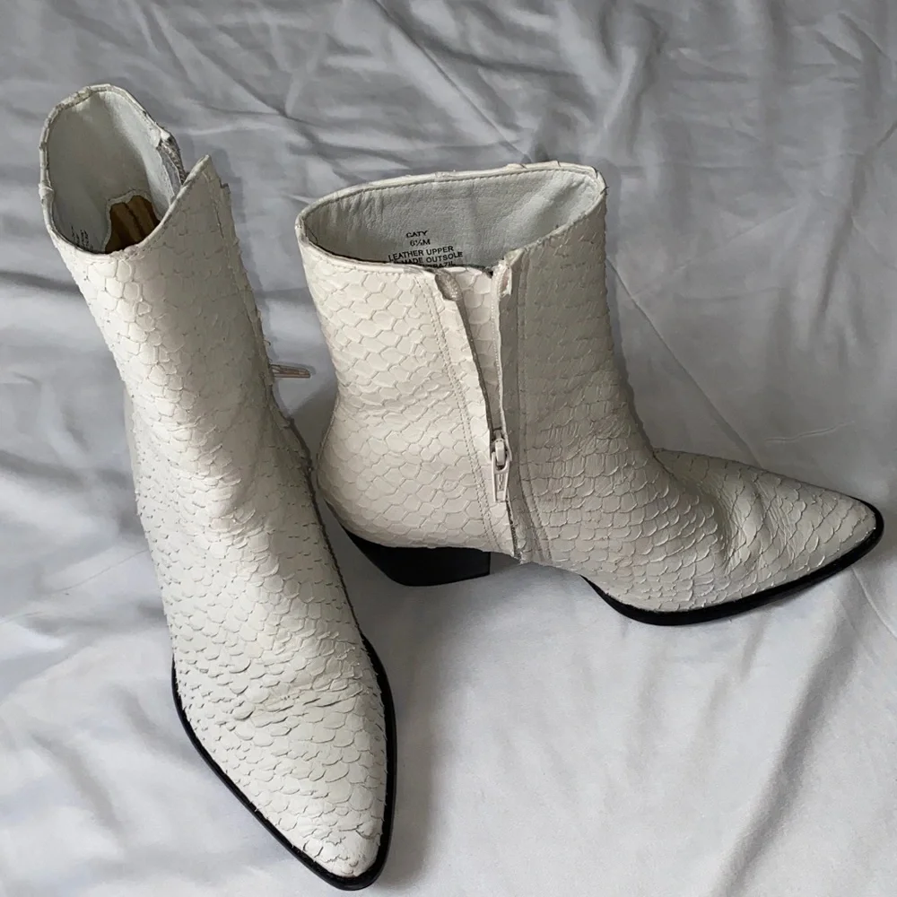 Elegant White Textured Ankle Boots